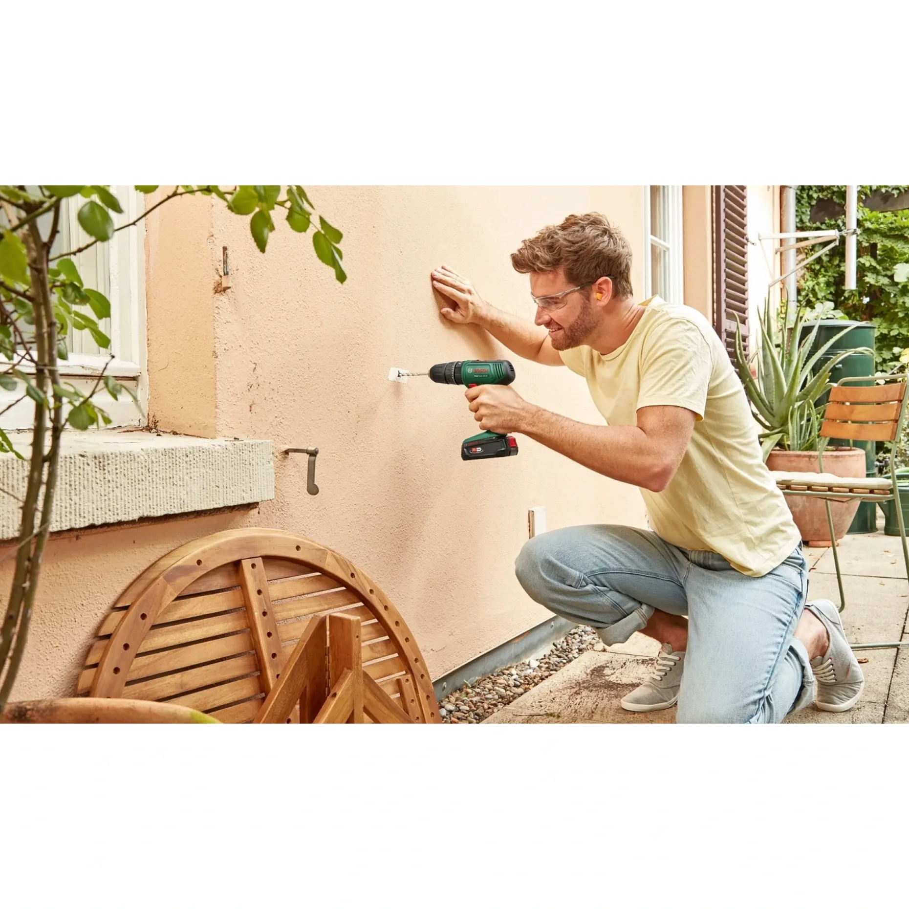 BOSCH EASY EASYIMPACT 18V-40 SLAGBORE-/SKRUEMASKINE AKKU MED BATTERI OG LADER