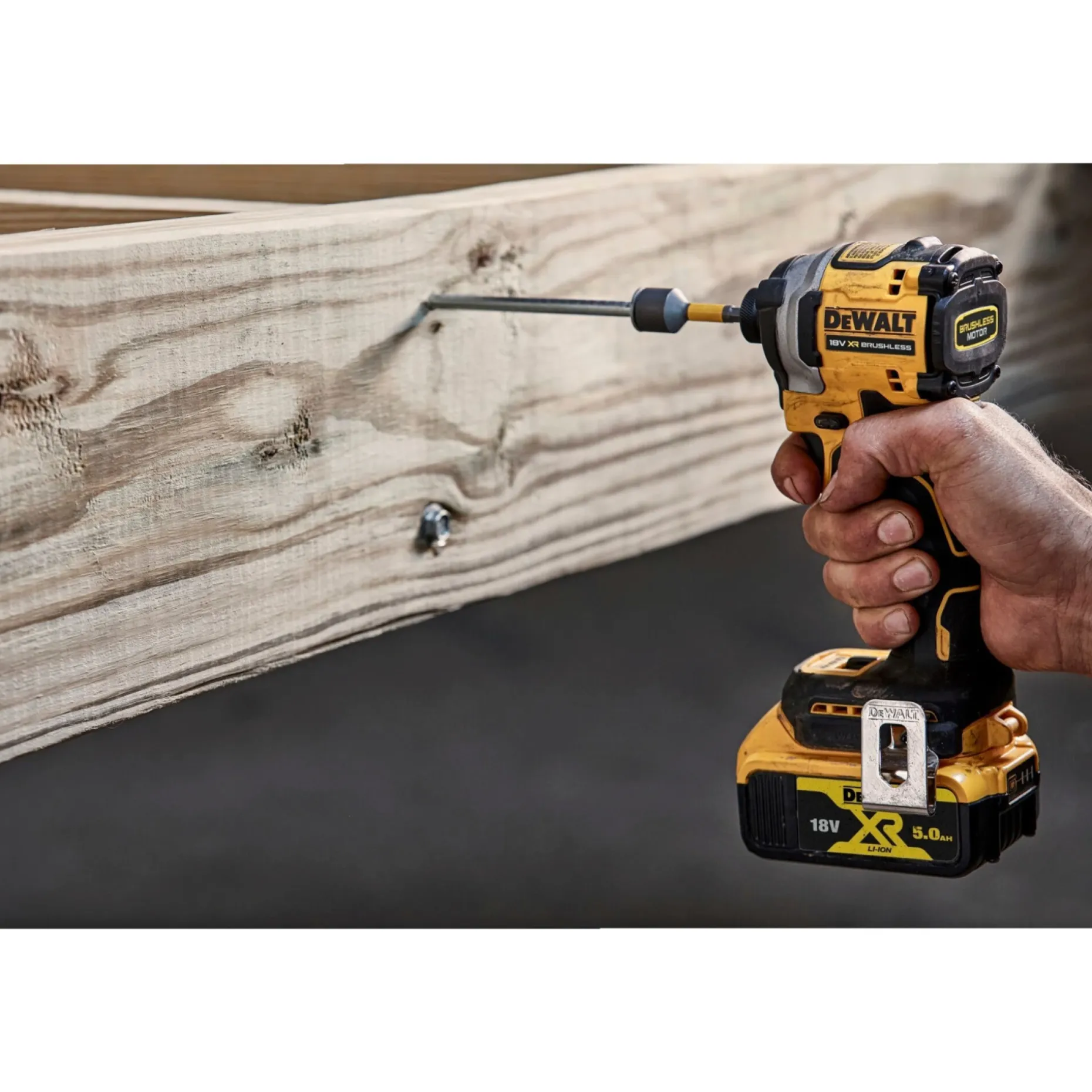 DEWALT SLAGSKRUETRÆKKER AKKU UDEN BATTERI OG LADER