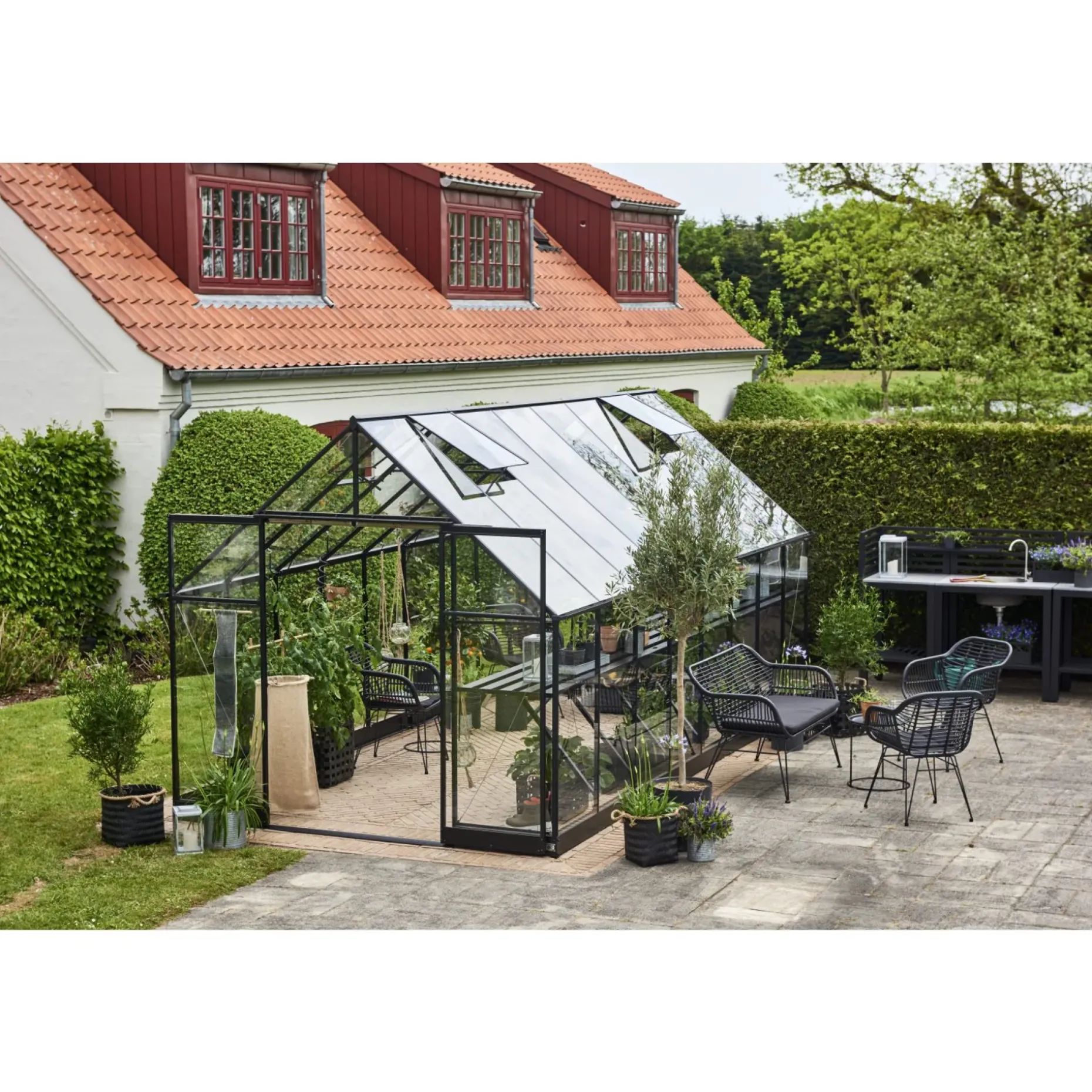 HALLS QUBE+ 816 DRIVHUS 3 MM HÆRDET GLAS HELE BANER SORT 13 M²