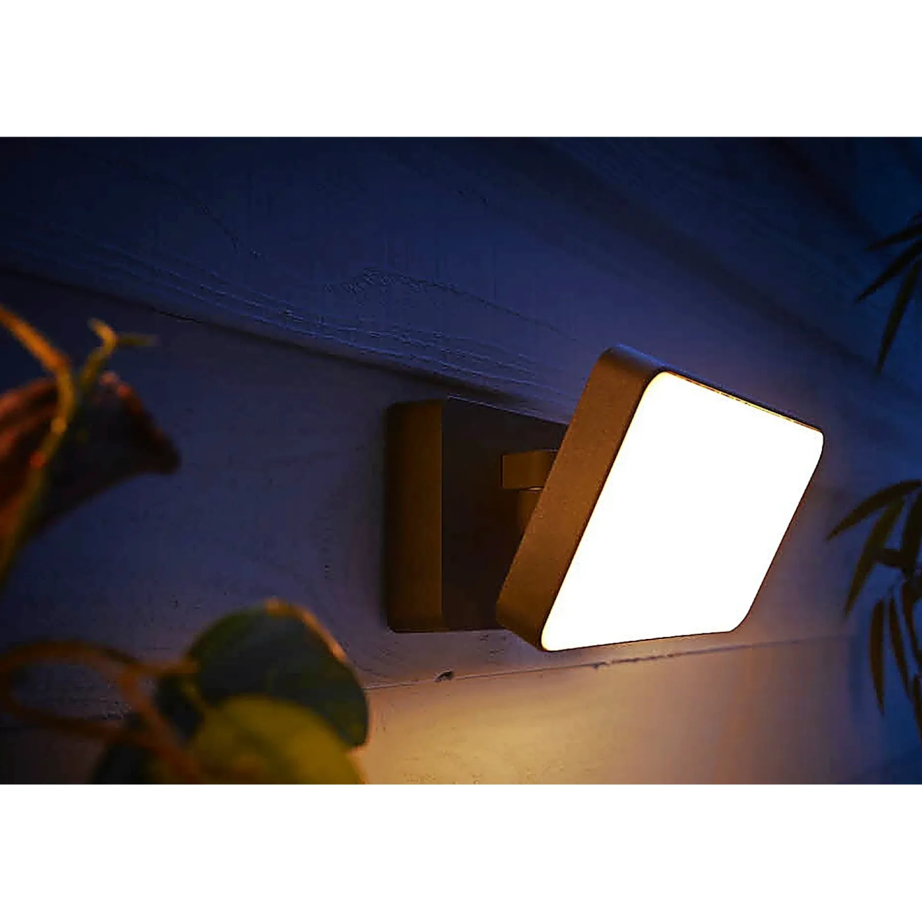 PHILIPS HUE W WELCOME UDENDØRS VÆGLAMPE 15W SORT