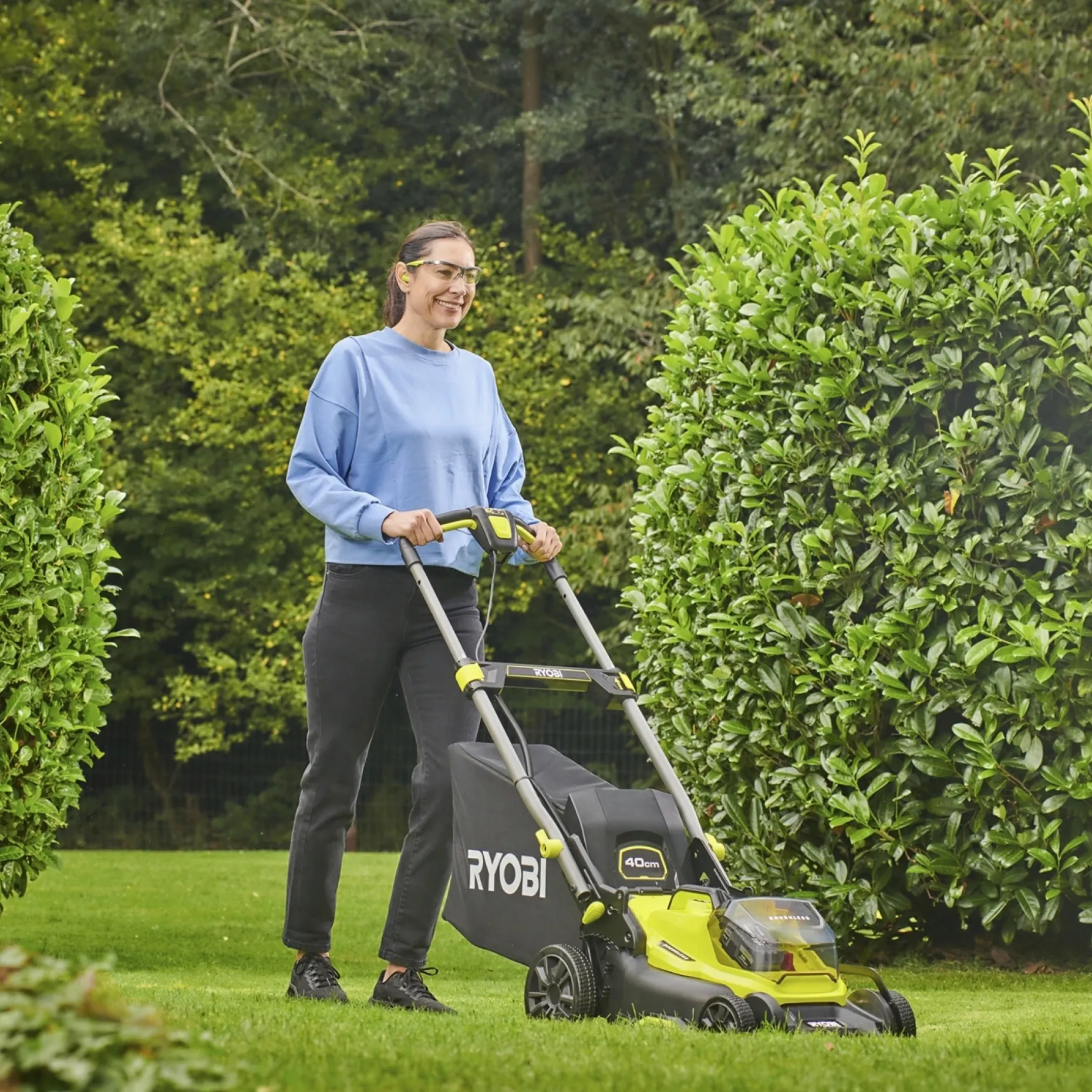 RYOBI PLÆNEKLIPPER AKKU 18V MED BATTERI OG LADER
