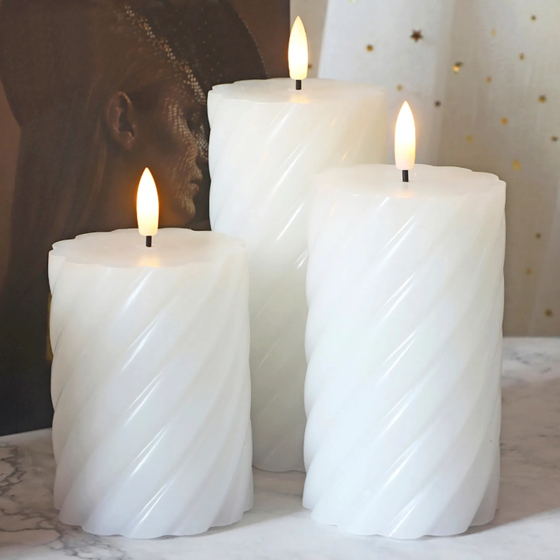 VELI LINE 3-PAK HVIDE CURLY Ø7,5X10+12,5+15 CM LED BLOKLYS